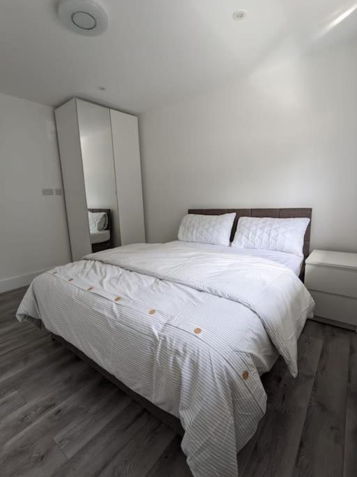 Beautiful 3 Bedroom House In London -Ensuite Bed Room 特威克纳姆 外观 照片