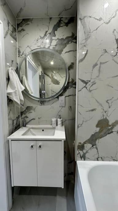 Beautiful 3 Bedroom House In London -Ensuite Bed Room 特威克纳姆 外观 照片