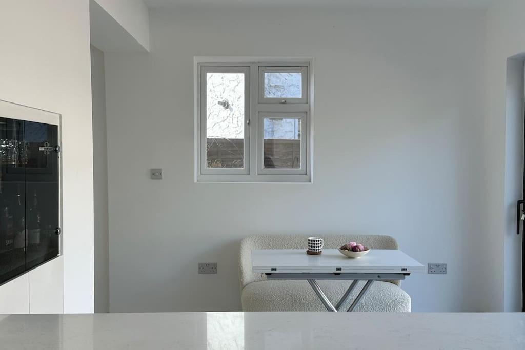 Beautiful 3 Bedroom House In London -Ensuite Bed Room 特威克纳姆 外观 照片