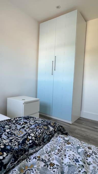Beautiful 3 Bedroom House In London -Ensuite Bed Room 特威克纳姆 外观 照片