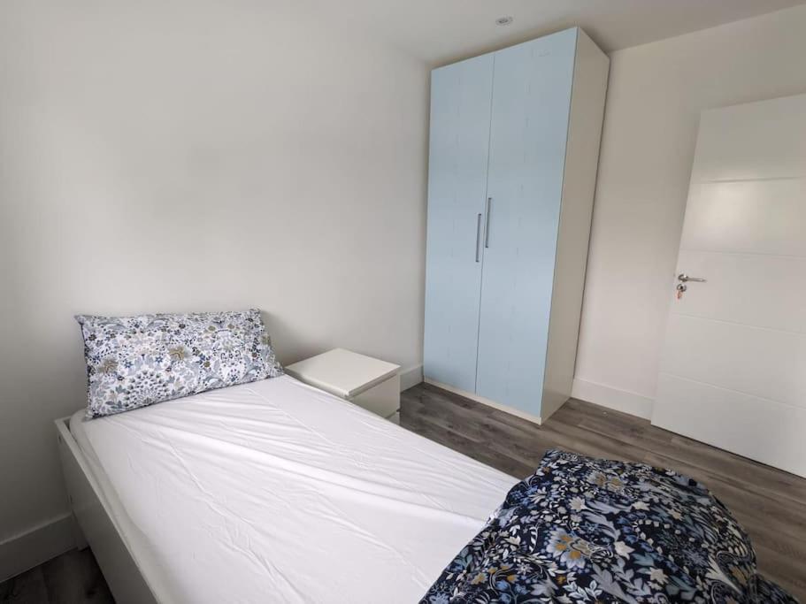Beautiful 3 Bedroom House In London -Ensuite Bed Room 特威克纳姆 外观 照片