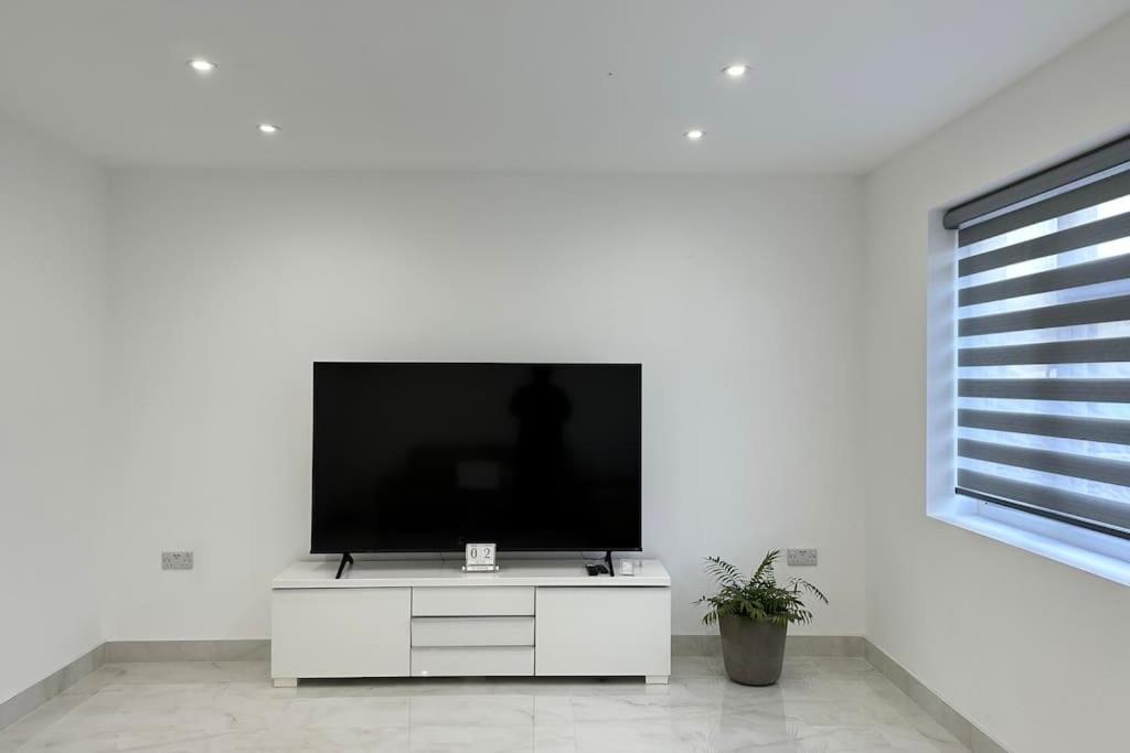 Beautiful 3 Bedroom House In London -Ensuite Bed Room 特威克纳姆 外观 照片